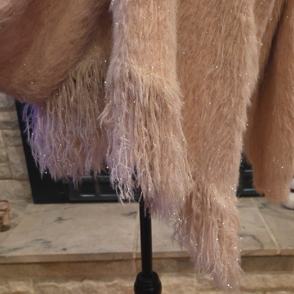 CHICME Women's Fuzzy Powder Pink Sweater. Size Large - Picture 4 of 8